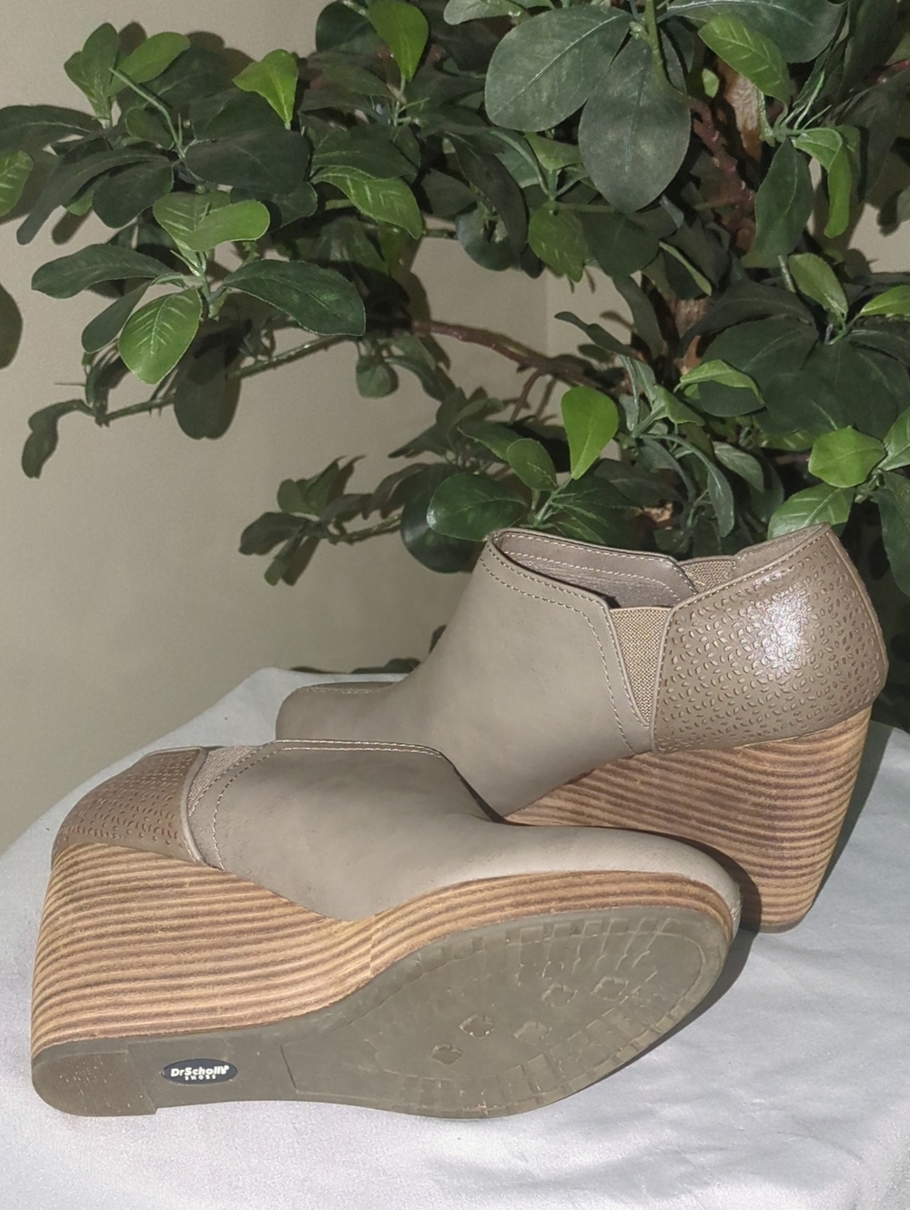 🔥FINAL🔥Dr. Scholl's Taupe Slip-On Wedge Booties
